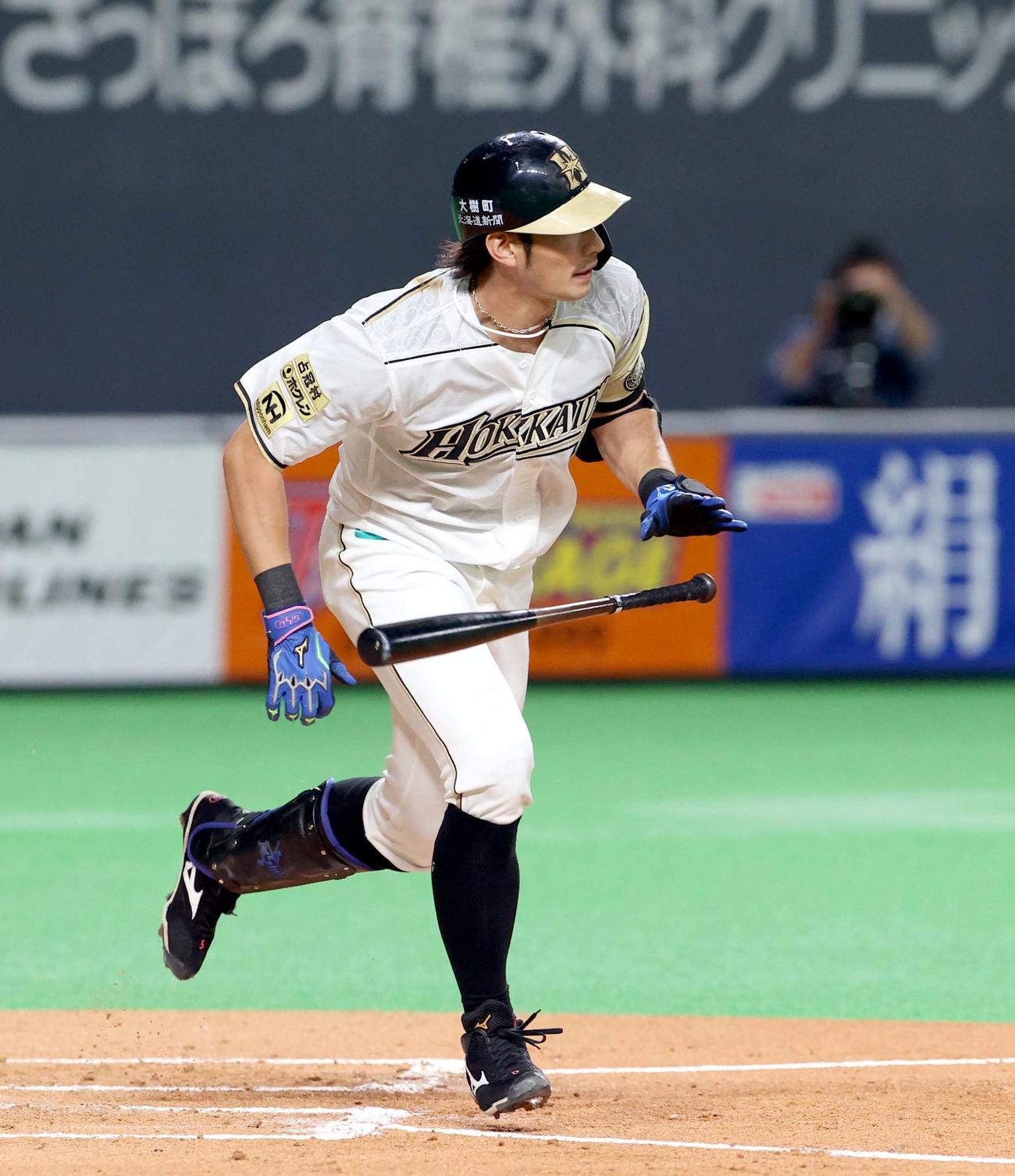 日本ハム対ソフトバンク　2回裏日本ハム無死二塁、大田は同点となる中前適時打を放つ（撮影・佐藤翔太）