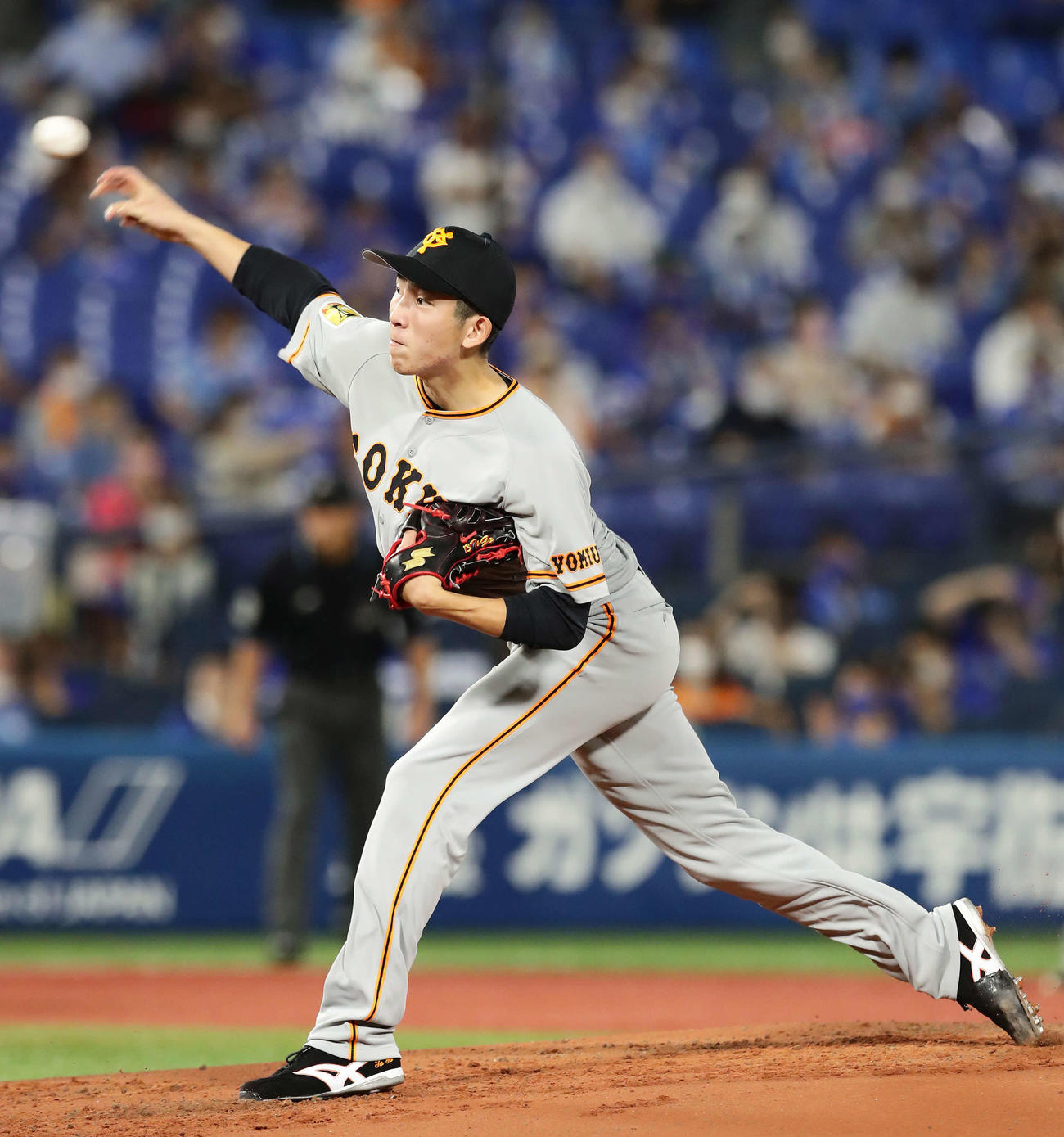DeNA対巨人　力投する巨人先発の戸郷（撮影・丹羽敏通）
