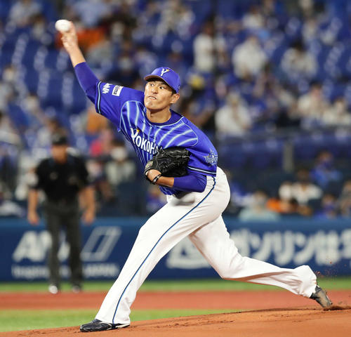 DeNA対巨人　力投するDeNA先発の井納（撮影・丹羽敏通）