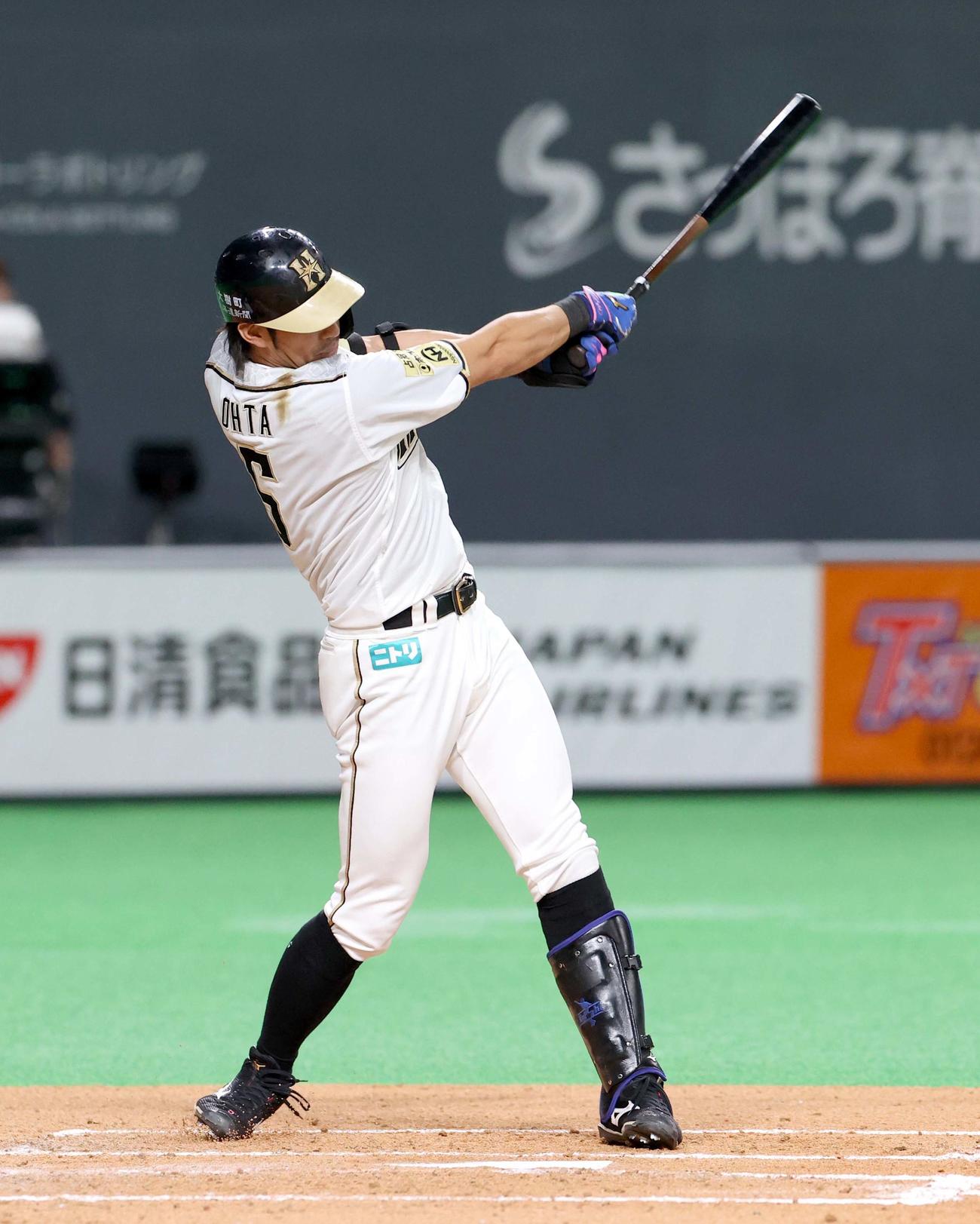 日本ハム対ソフトバンク　2回裏日本ハム無死二塁、大田は同点となる中前適時打を放つ（撮影・佐藤翔太）
