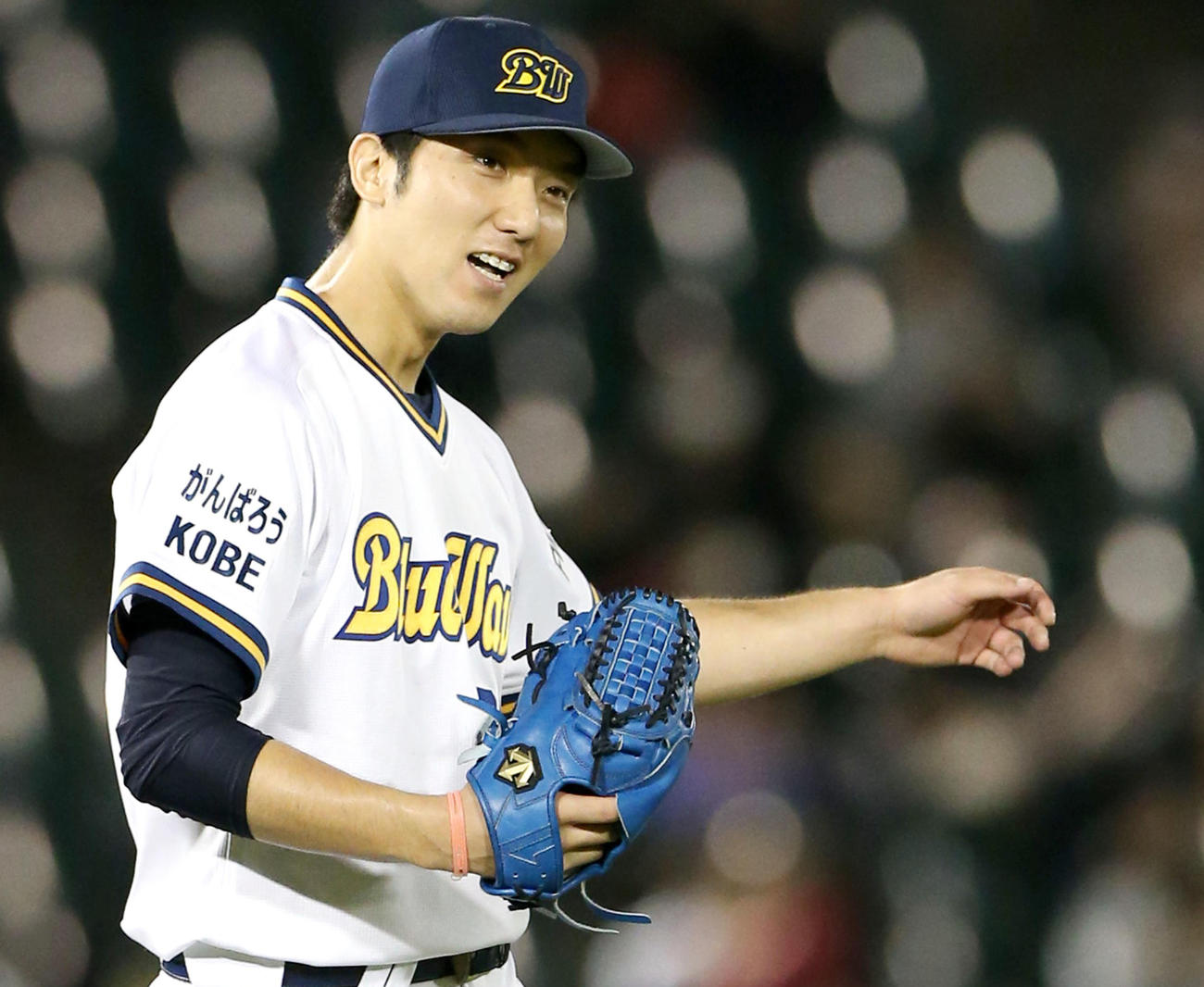 オリックス対楽天　楽天打線を2安打完封し笑顔を見せる田嶋（撮影・上山淳一）