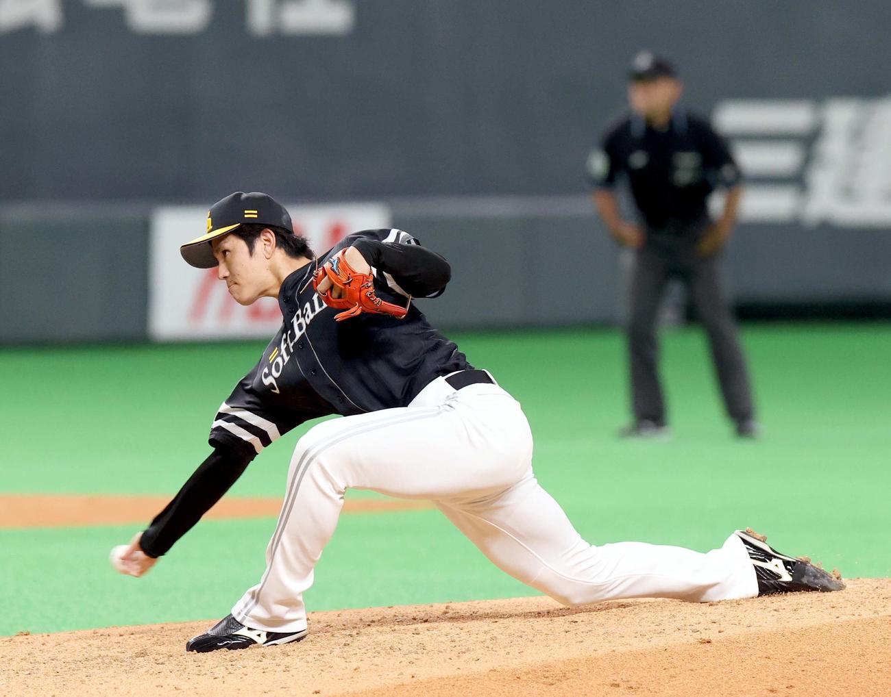 日本ハム対ソフトバンク　6回から登板するソフトバンク高橋礼（撮影・佐藤翔太）