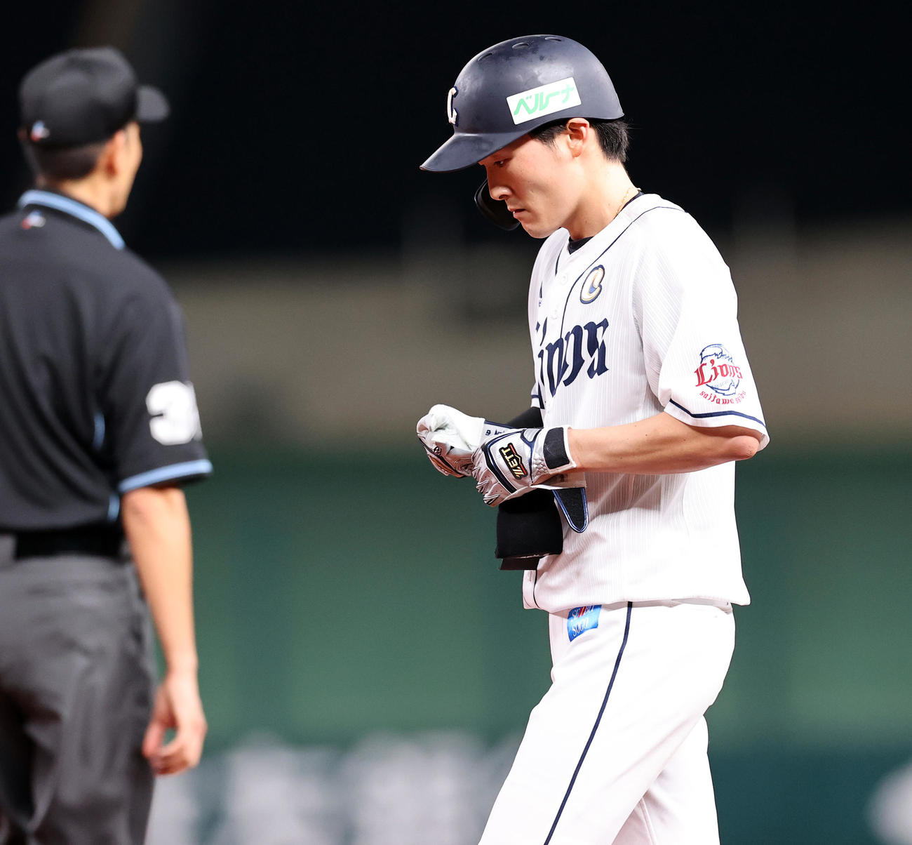 西武対ロッテ　6回裏西武2死、一塁ゴロに倒れた源田はがっくり（撮影・浅見桂子）