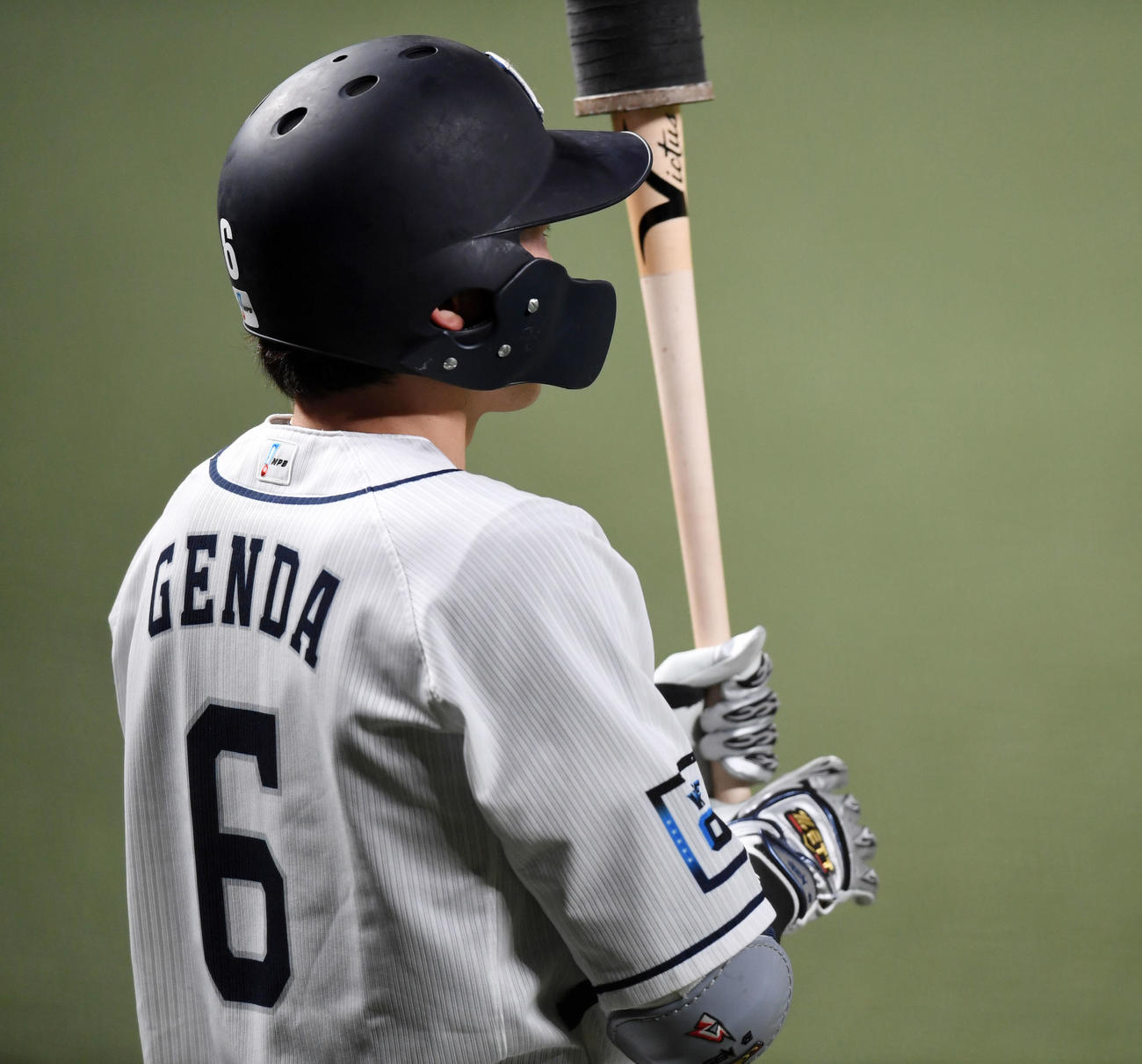 西武対ロッテ　ネクストバッターズサークルに立つ西武源田（撮影・横山健太）