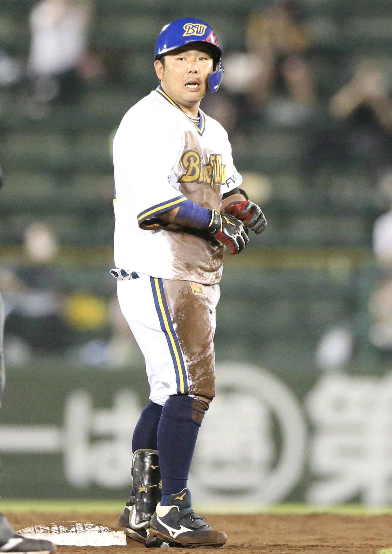オリックス対楽天　4回裏オリックス無死一塁、大下は右に二塁打を放つ（撮影・上山淳一）