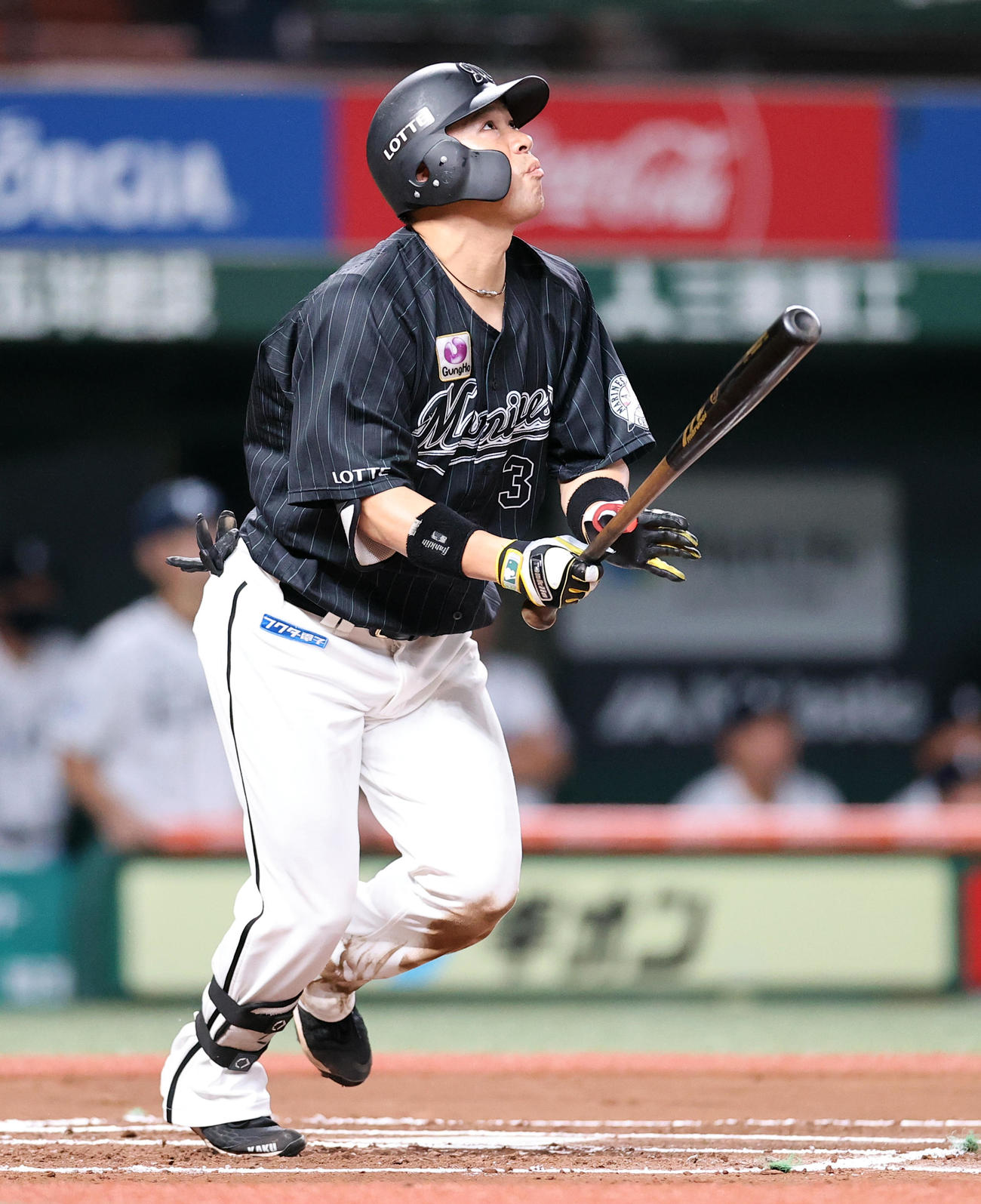 西武対ロッテ　6回表ロッテ1死二塁、角中は右越え2点本塁打を放つ（撮影・浅見桂子）