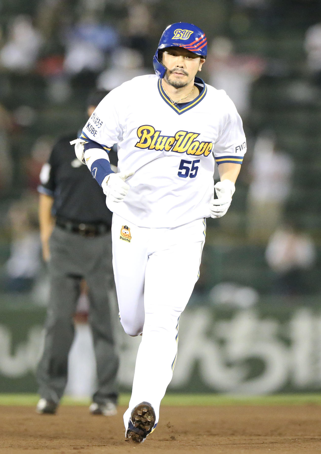 オリックス対楽天　8回裏オリックス無死、代打T－岡田は右越え本塁打を放つ（撮影・上山淳一）