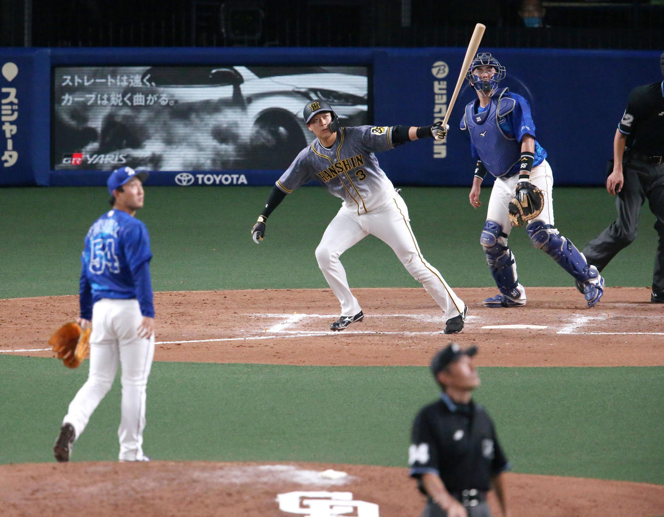 中日対阪神　7回裏阪神1死一塁、大山は左越え2点本塁打を放つ（撮影・上山淳一）