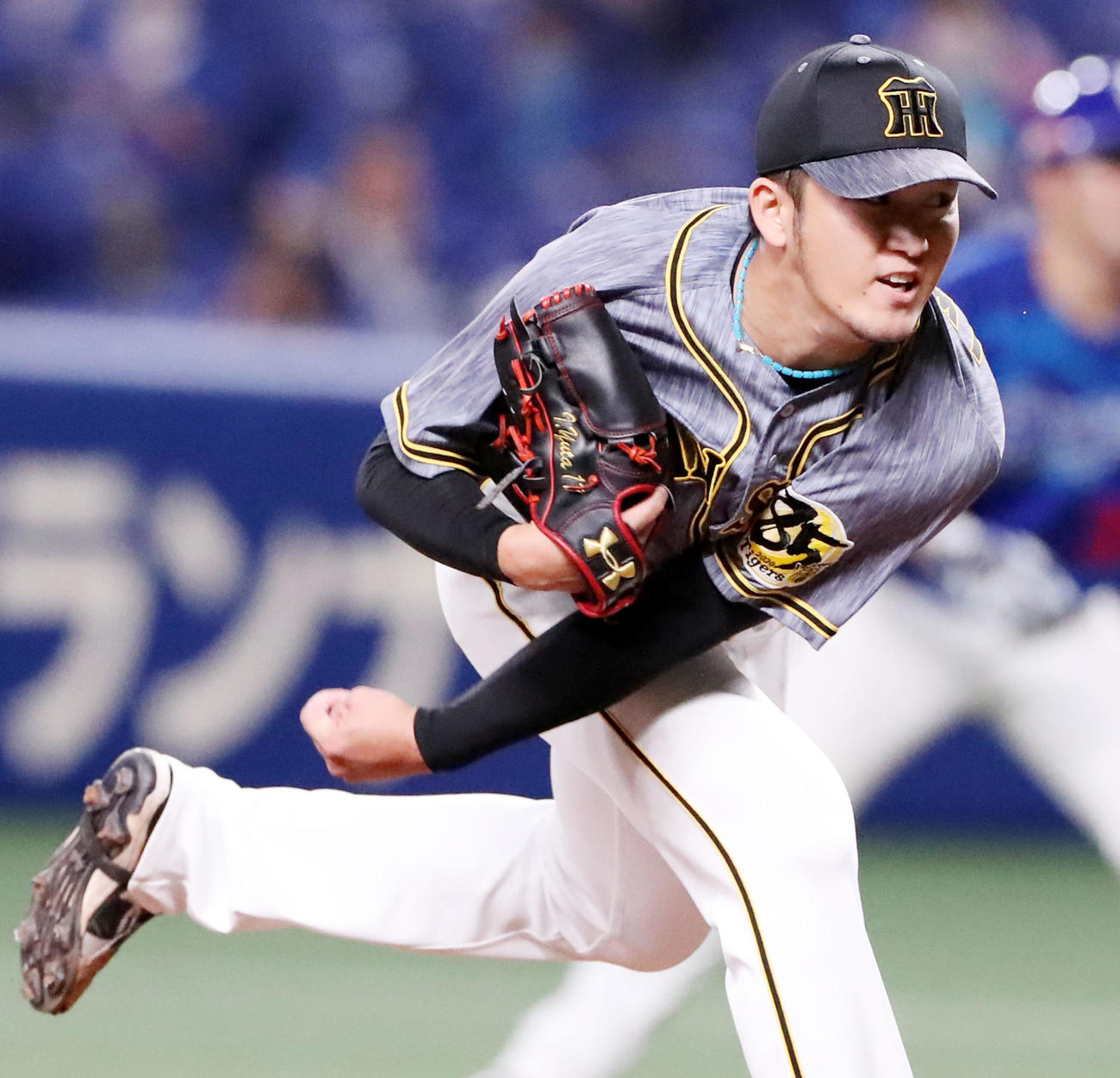 中日対阪神　6回裏から阪神4番手で登板する岩貞（撮影・加藤哉）