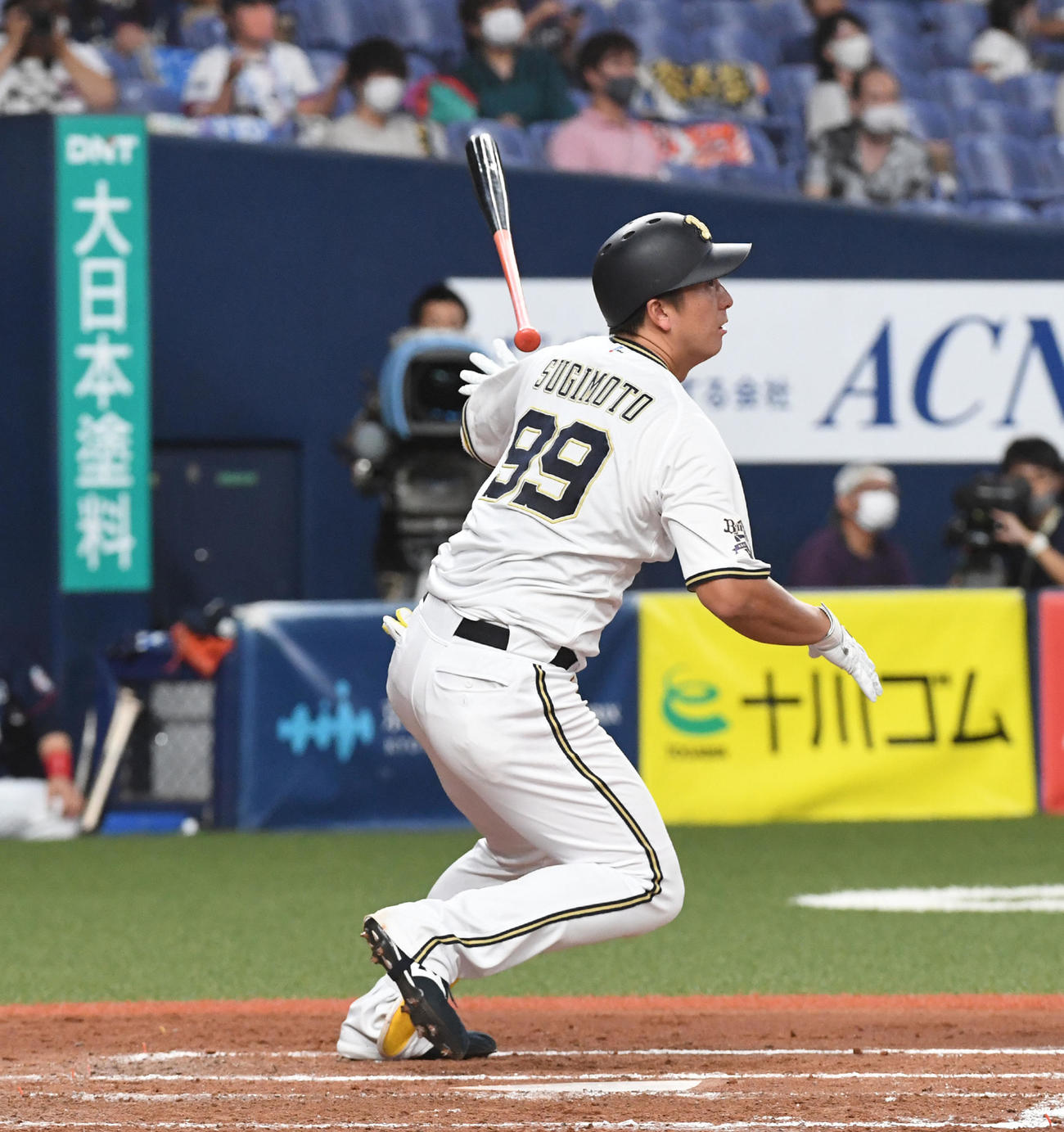 オリックス対西武　4回裏オリックス1死満塁、杉本裕太郎は右前2点適時打を放つ（撮影・前岡正明）