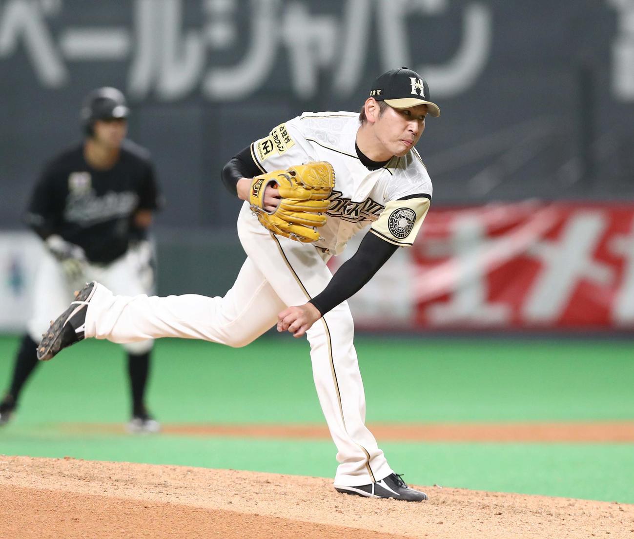 日本ハム対ロッテ　4回から登板の加藤（撮影・黒川智章）