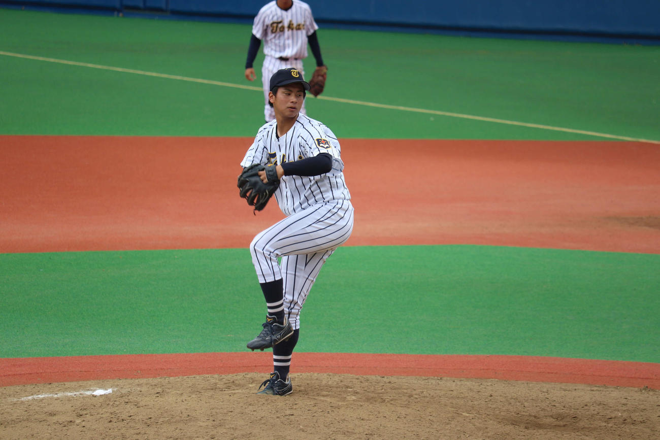 東海大対桜美林大　9回裏、1イニングを投げ無安打1三振で無失点に抑えた東海大・小郷（撮影・保坂淑子）