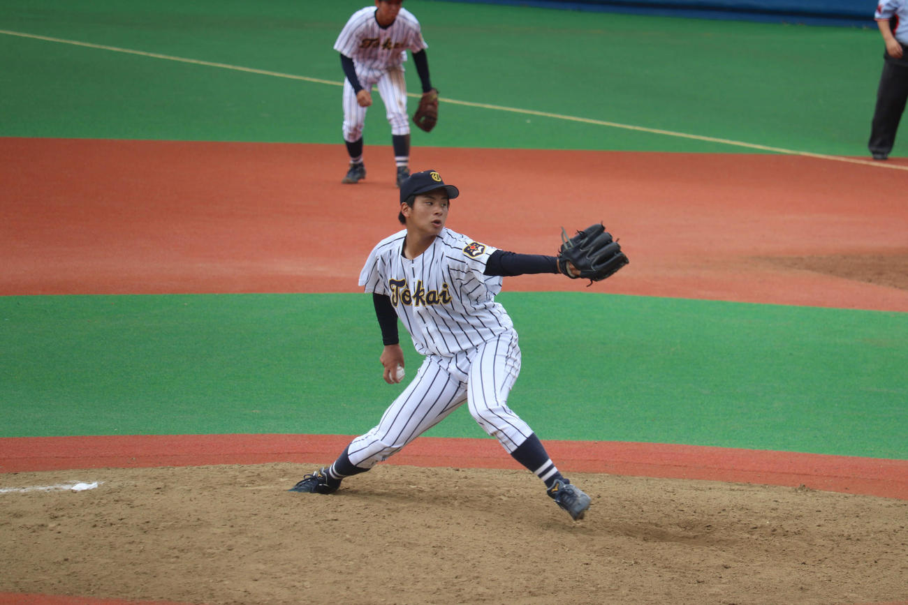 東海大対桜美林大　9回裏、1イニングを投げ無安打1三振で無失点に抑えた東海大・小郷（撮影・保坂淑子）