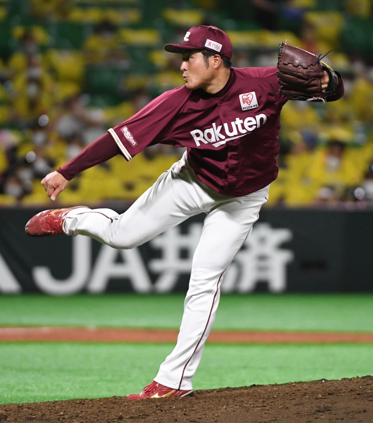 ソフトバンク対楽天　プロ初先発の滝中瞭太は6回途中5安打1失点と好投する（撮影・今浪浩三）