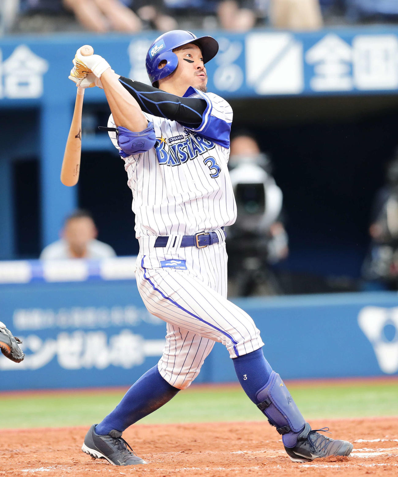 DeNA対巨人　7回裏DeNA1死一塁、梶谷は右越えに2点本塁打を放つ（撮影・丹羽敏通）