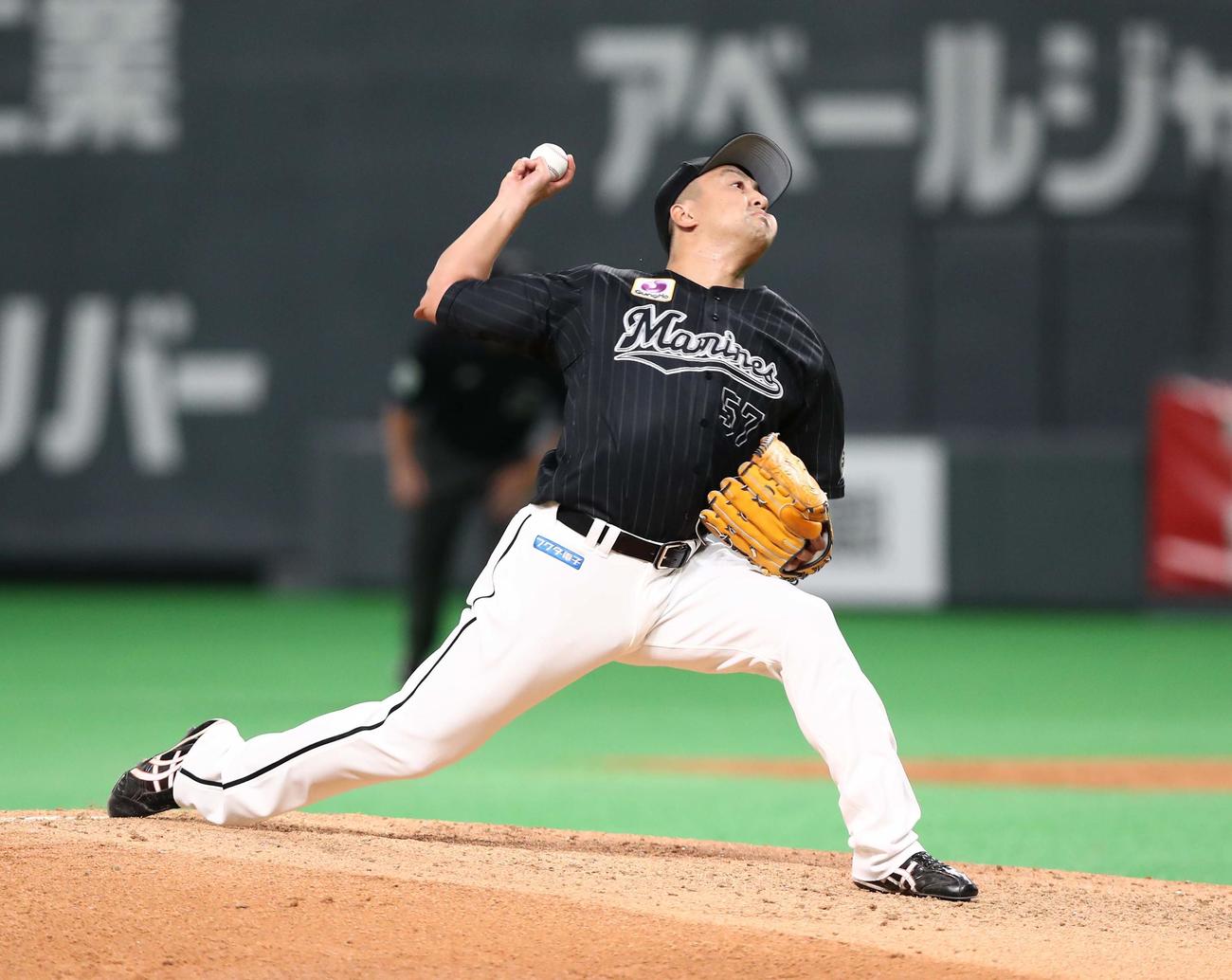 日本ハム対ロッテ　7回に登板の沢村（撮影・黒川智章）