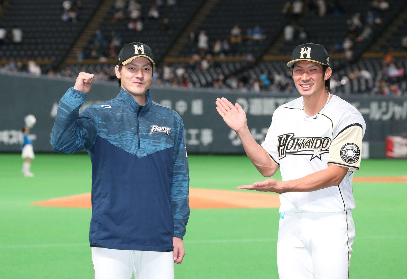 日本ハム対ロッテ　力投で5勝目を挙げた有原（左）をたたえる大田（撮影・黒川智章）