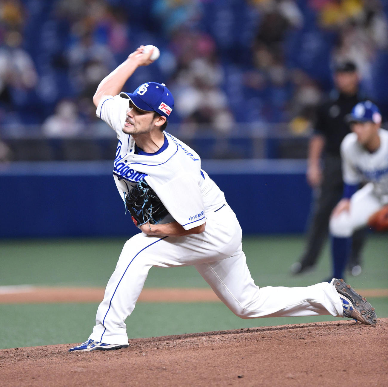 プロ野球中日対阪神　2回表、登板する中日先発の福谷浩司（撮影・森本幸一）