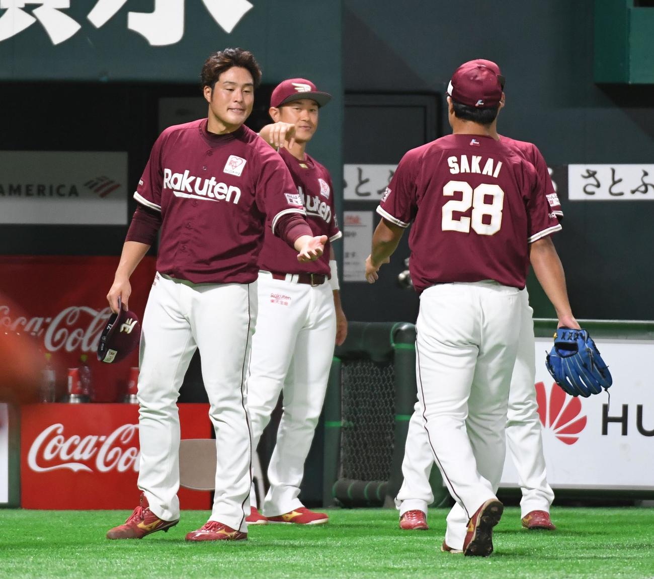 ソフトバンク対楽天　6回裏に同点され渋い表情の先発の滝中瞭太（撮影・今浪浩三）