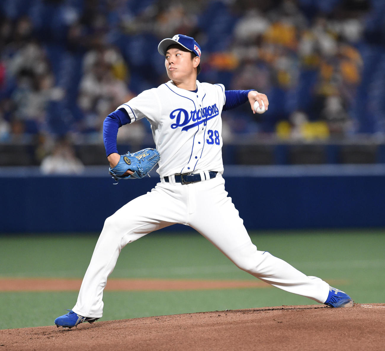 プロ野球中日対阪神　1回表、登板する中日先発の松葉貴大（撮影・森本幸一）