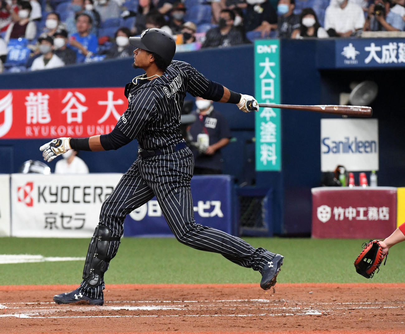 オリックス対西武　4回裏オリックス1死、モヤは右中間に本塁打を放つ（撮影・前岡正明）