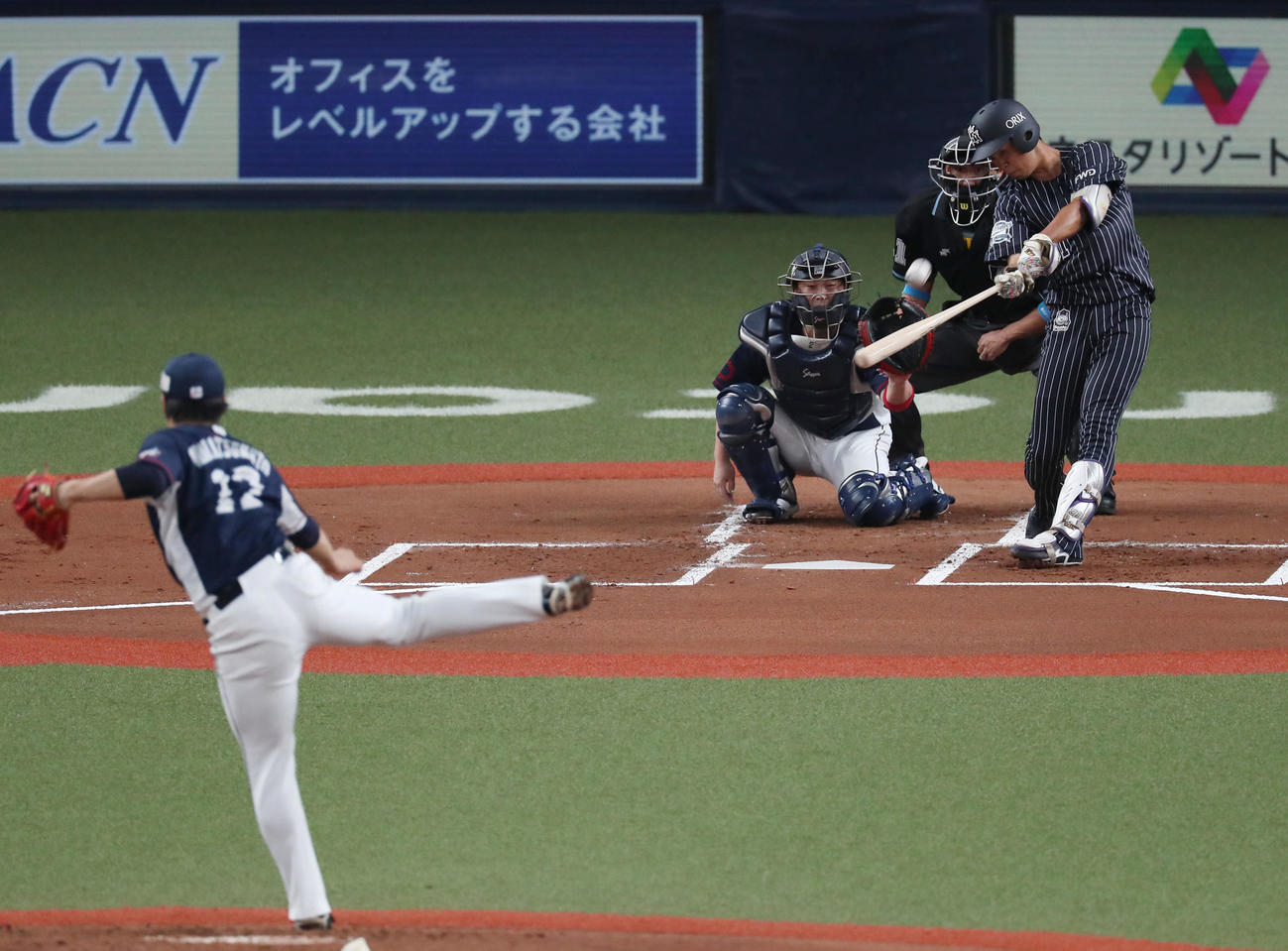 オリックス対西武　1回裏オリックス2死、左越え先制本塁打を放つ太田。投手松本（撮影・前田充）