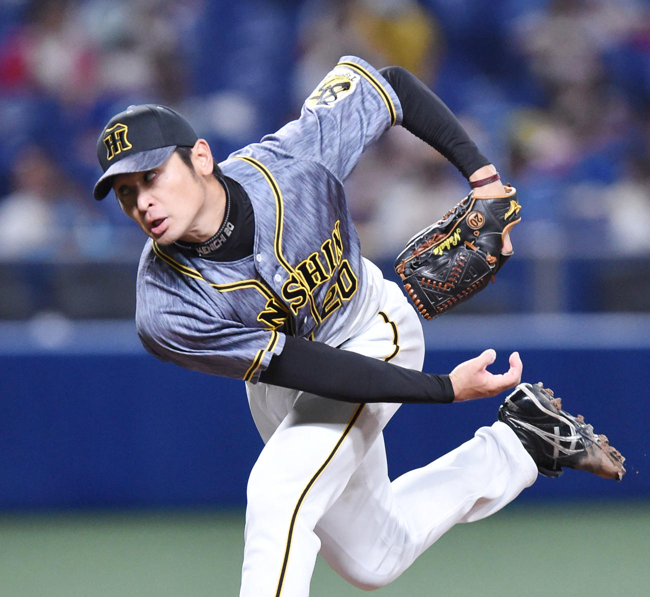 プロ野球中日対阪神　1回裏、登板する阪神先発の中田賢一（撮影・森本幸一）