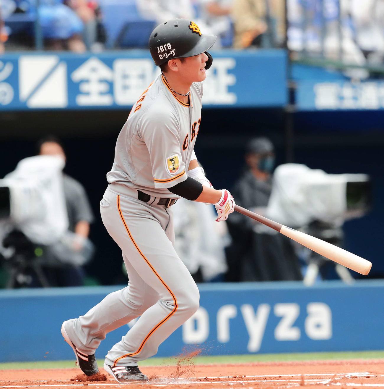 DeNA対巨人　1回表巨人1死三塁、坂本は先制の中前適時打を放つ（撮影・丹羽敏通）