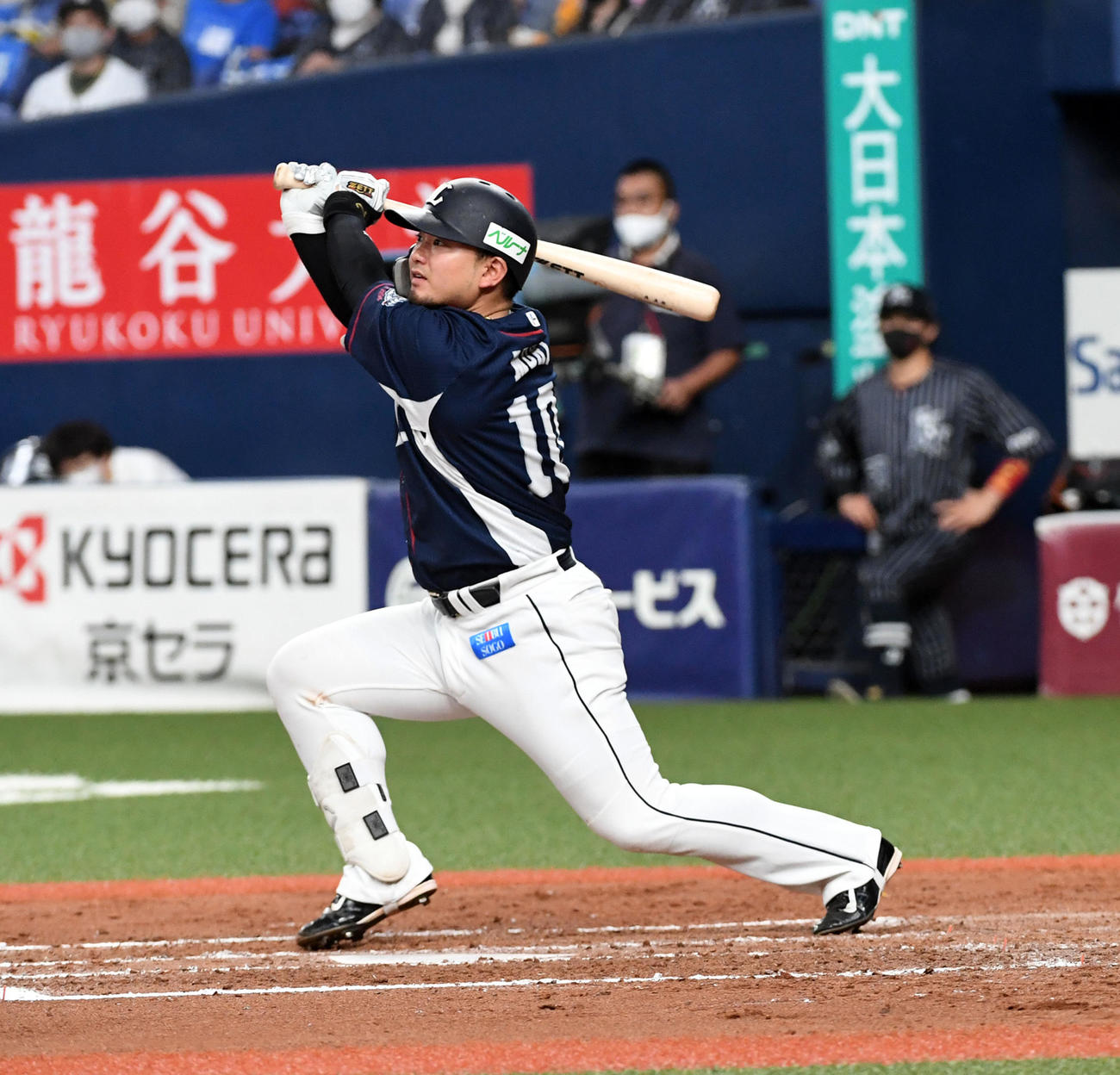 オリックス対西武　8回表西武2死満塁、森は走者一掃の左越え適時二塁打を放つ（撮影・前岡正明）