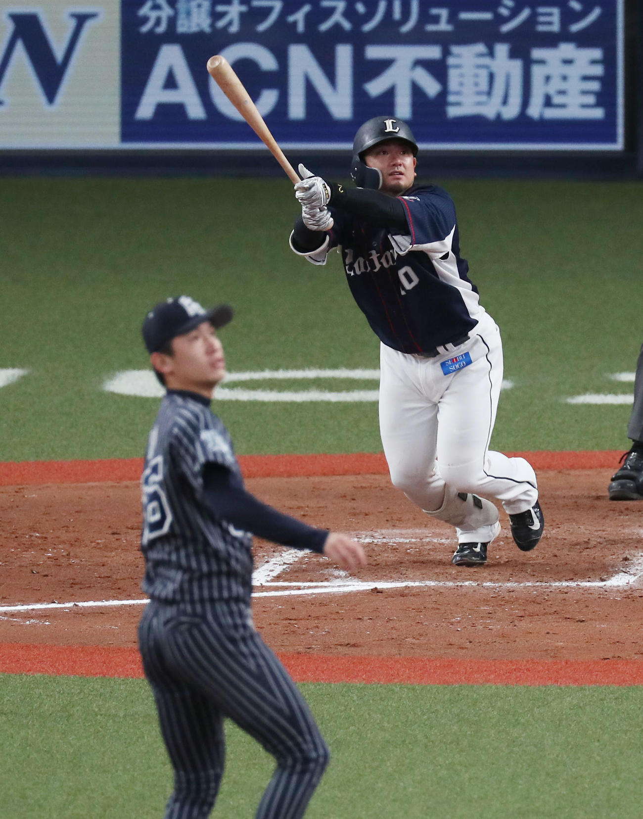 オリックス対西武　8回表西武2死満塁、左越えに逆転3点適時二塁打を放つ森。投手吉田凌（撮影・前田充）