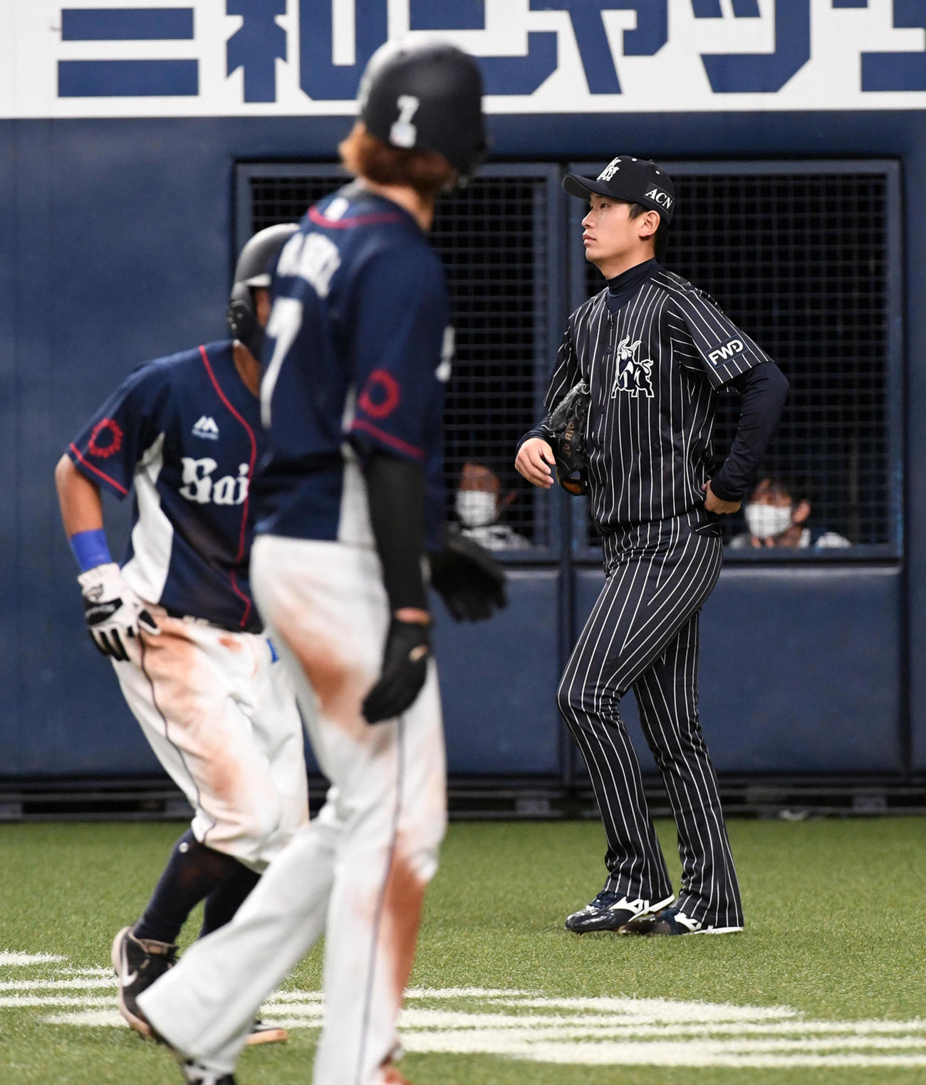 オリックス対西武18回戦　8回表西武2死満塁、森友哉に走者一掃の左越え適時二塁打を打たれがっくりする吉田凌（撮影・前岡正明）