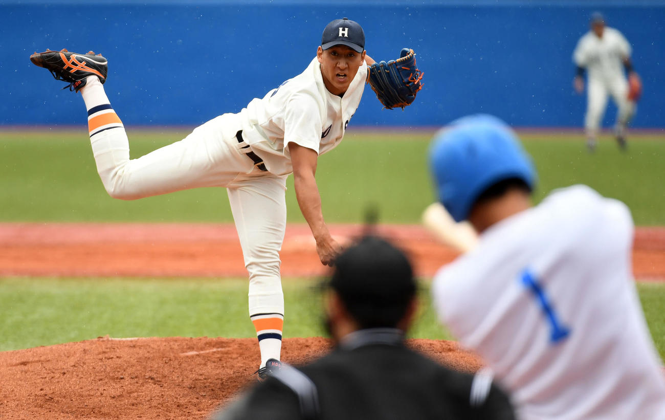 法大対東大　力投する法大先発の高田孝（撮影・横山健太）