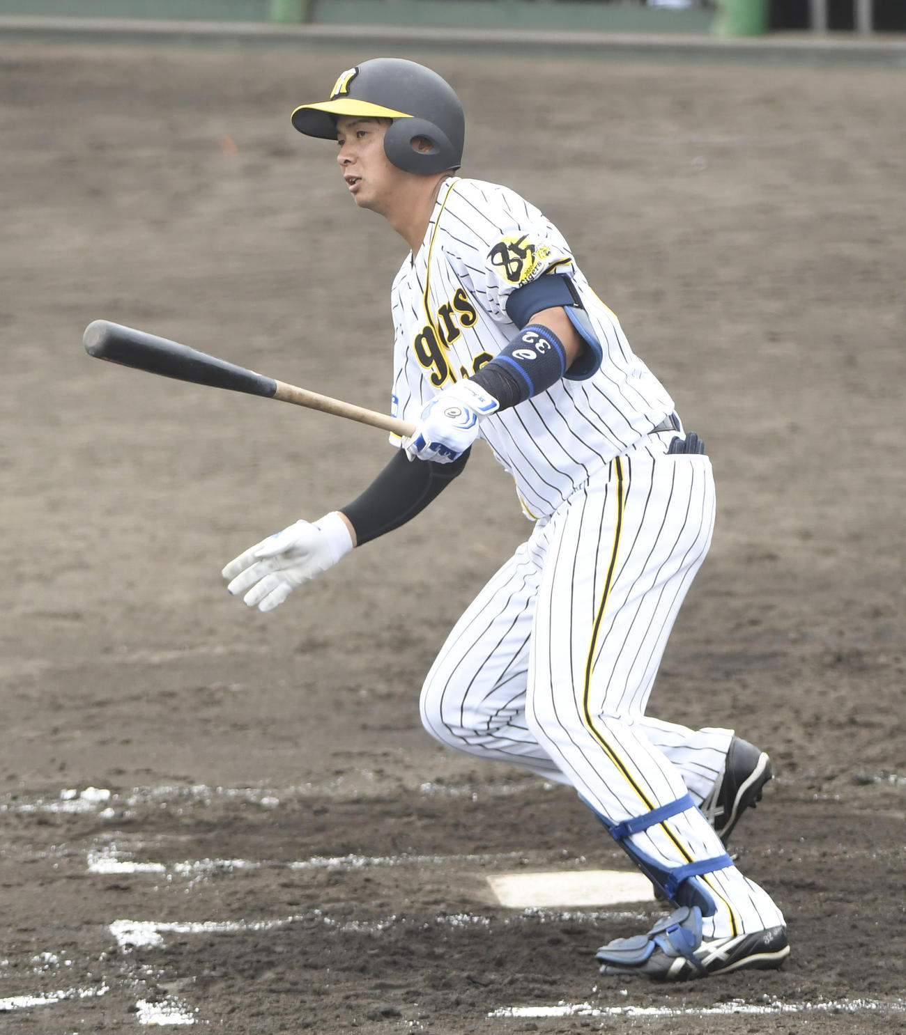 ウエスタン・リーグ阪神対中日　7回、二塁打を放つ阪神井上（代表撮影）