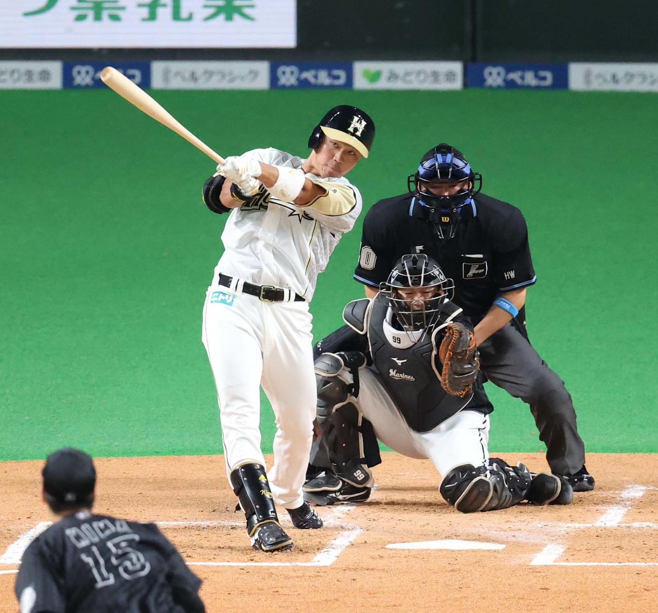 日本ハム対ロッテ　1回裏日本ハム1死満塁、王柏融は中犠飛を放つ（撮影・佐藤翔太）