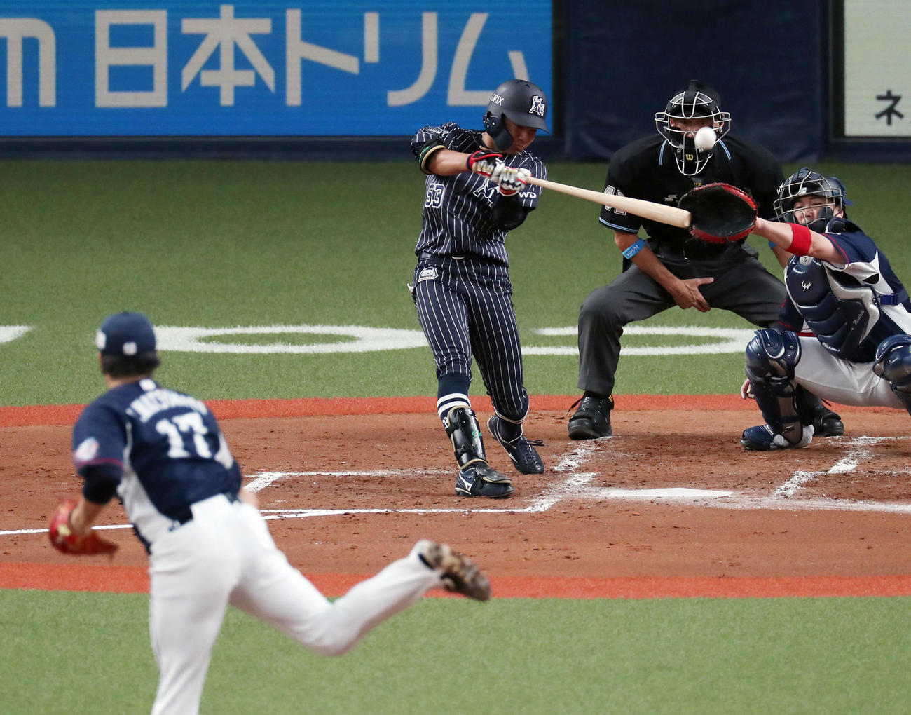 オリックス対西武　3回裏オリックス2死一塁、宜保は左中間へ適時二塁打を放つ。投手は松本（撮影・前田充）
