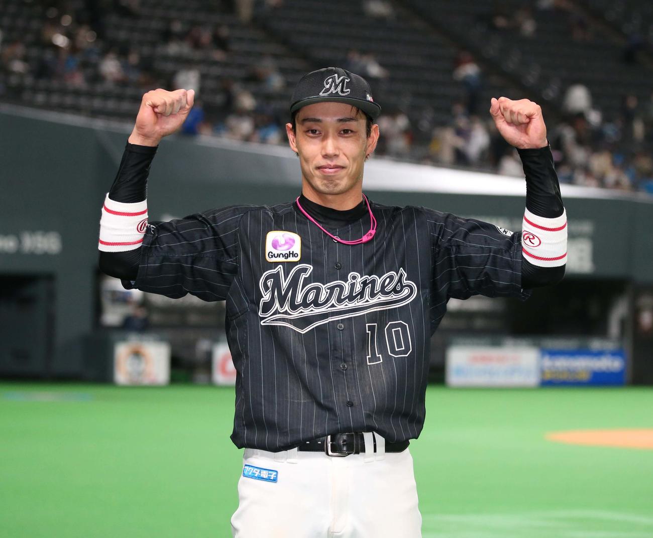 日本ハム対ロッテ　ガッツポーズの加藤（撮影・黒川智章）