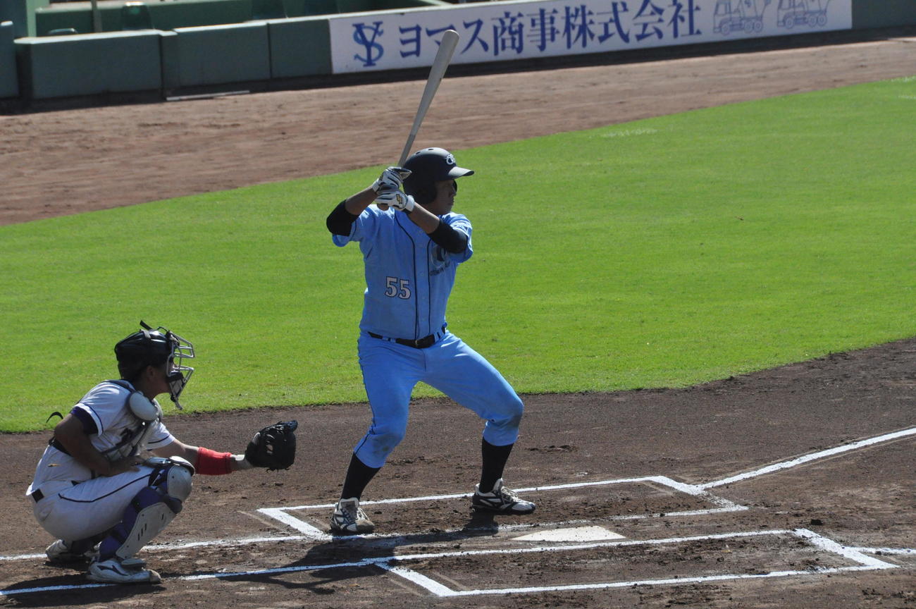 追手門大対天理大　追手門大の4番に座った奥野弘大捕手