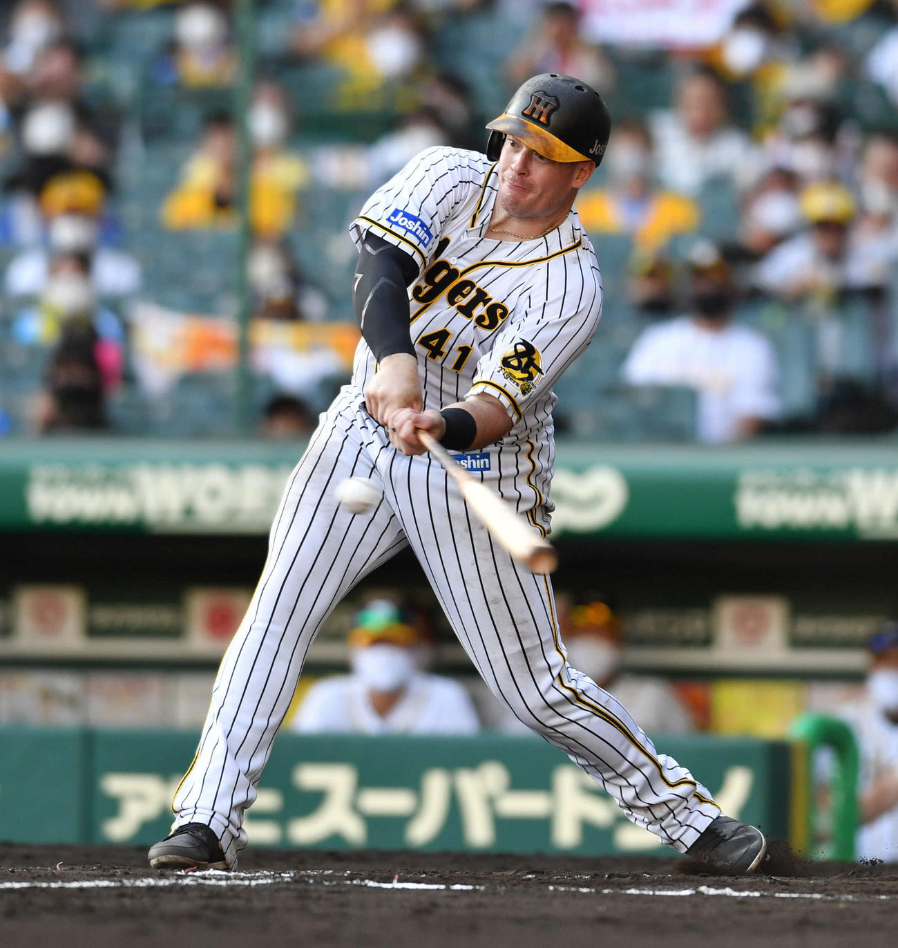 阪神対DeNA16回戦　8回裏阪神無死二塁、ジャスティン・ボーアは勝ち越しの右前適時打を放つ（撮影・岩下翔太）