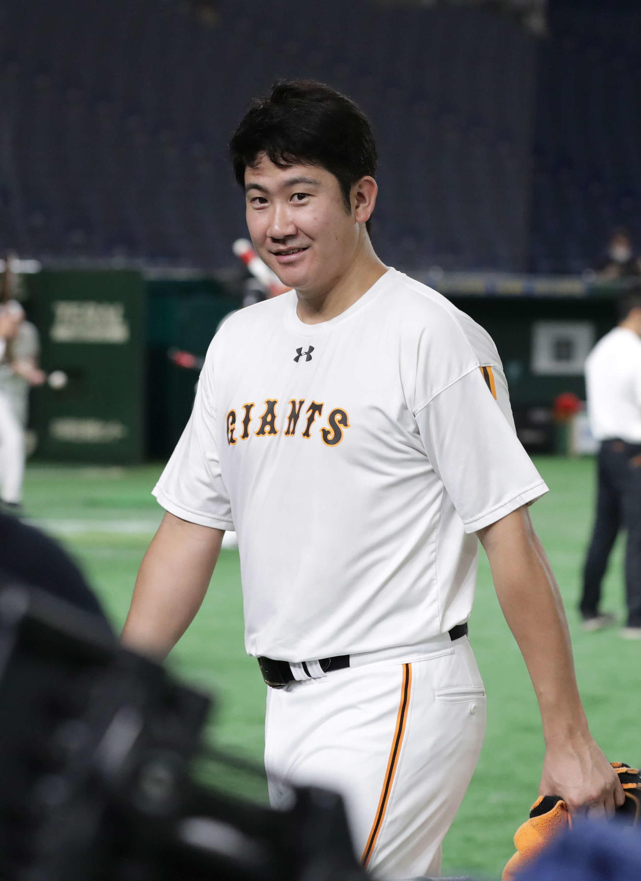 巨人対広島　試合前練習を終え引き揚げる巨人菅野（撮影・河野匠）