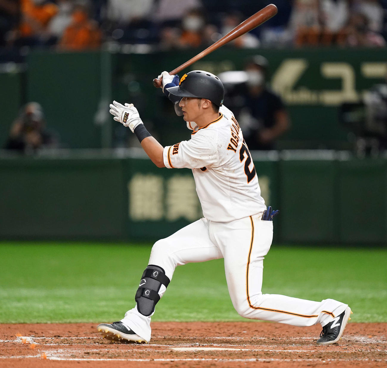 巨人対広島　4回裏巨人1死三塁、右前適時打を放つ吉川尚（撮影・鈴木みどり）