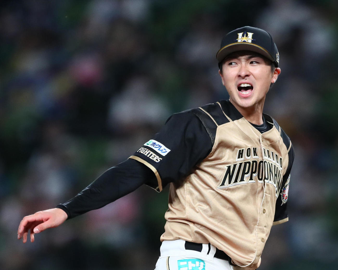 西武対日本ハム　7回裏西武2死一塁、金子を遊ゴロに仕留めた上沢（撮影・足立雅史）