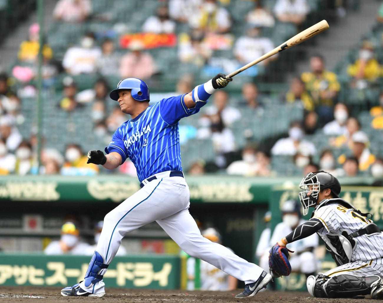 阪神対DeNA￥　5回表DeNA1死一塁、ロペスは左前安打を放つ（撮影・岩下翔太）