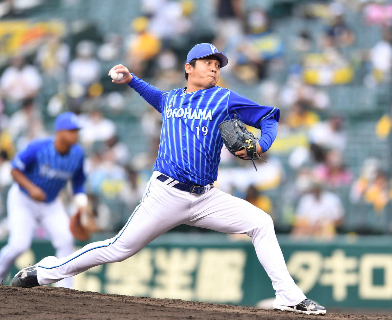 6回裏、DeNA2番手として登板した山崎康晃（撮影・岩下翔太）