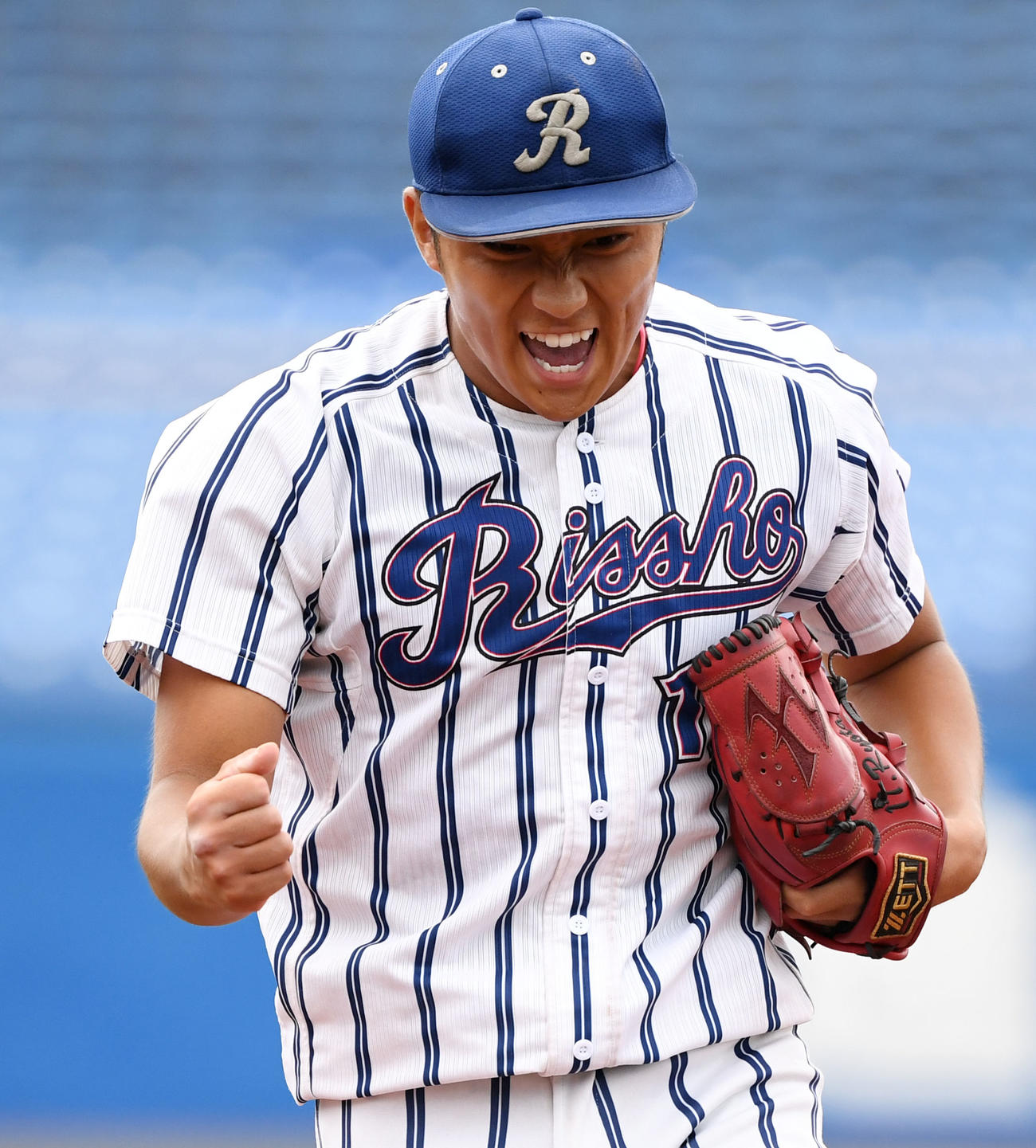 亜大対立正大　8回表を無失点に抑えほえる立正大・糸川（撮影・横山健太）