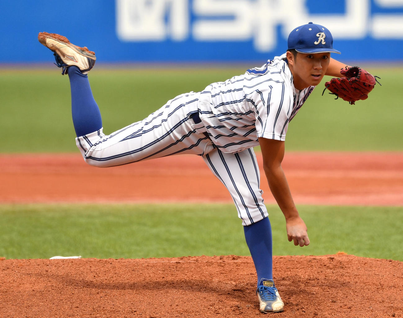 亜大対立正大　力投する立正大先発の糸川（撮影・横山健太）