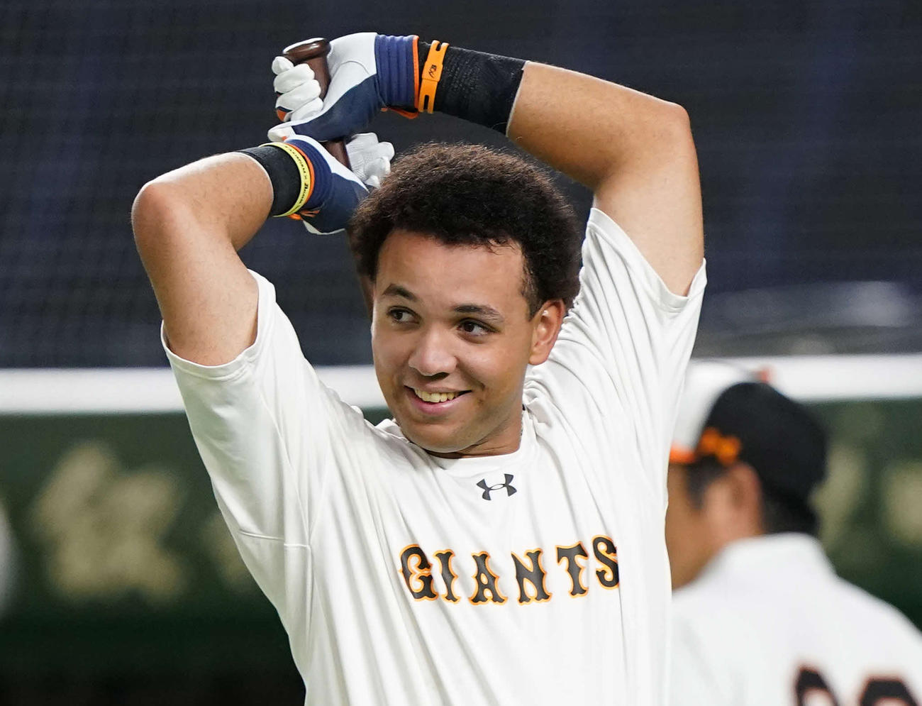 巨人対広島　試合前練習で笑顔を見せる巨人ウレーニャ（撮影・鈴木みどり）