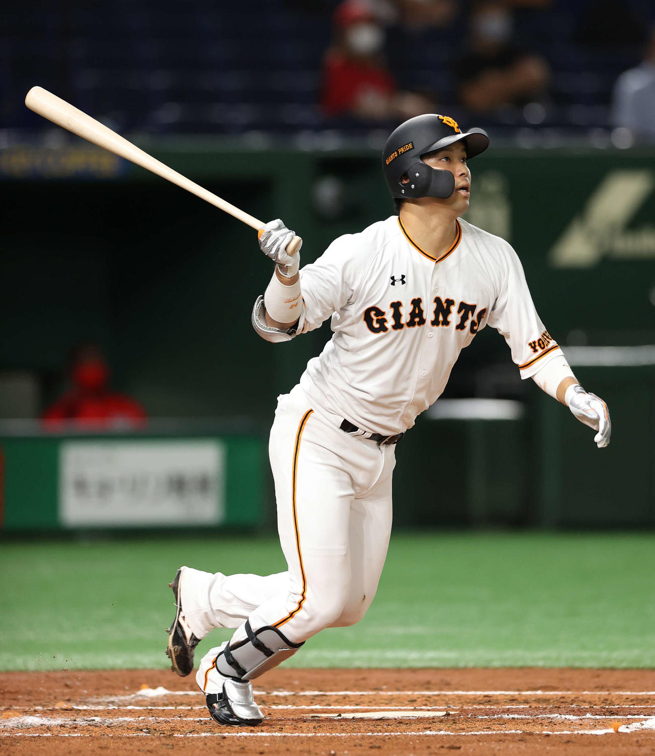 巨人対広島　2回裏巨人無死一、二塁、先制の右越え適時二塁打を放つ大城（撮影・河野匠）