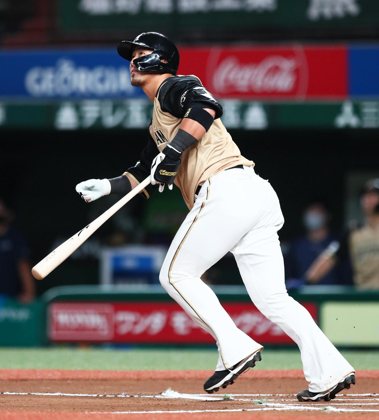 西武対日本ハム　6回表日本ハム無死、左越え本塁打を放つ中田（撮影・足立雅史）