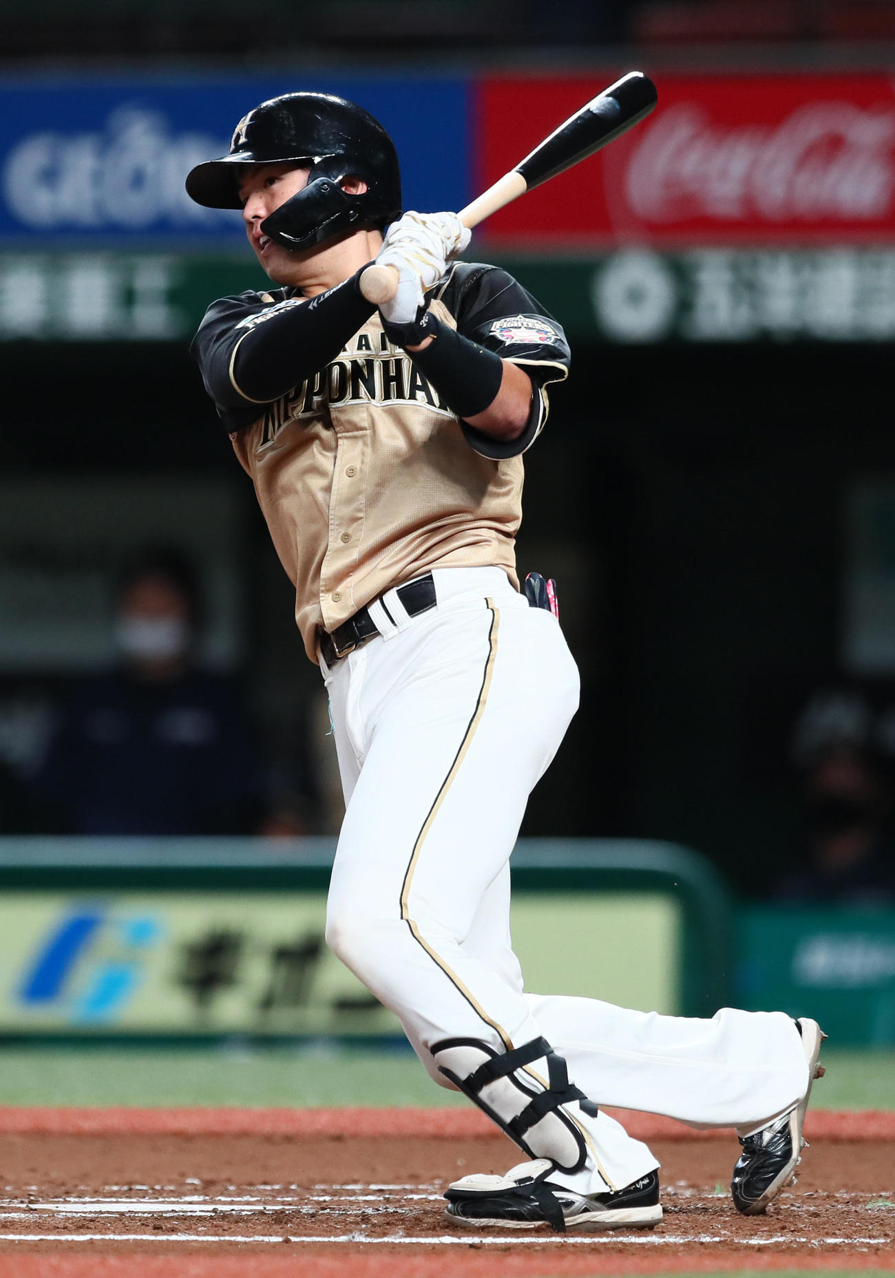 西武対日本ハム　2回表日本ハム無死満塁、清水は左越え適時二塁打を放つ（撮影・足立雅史）