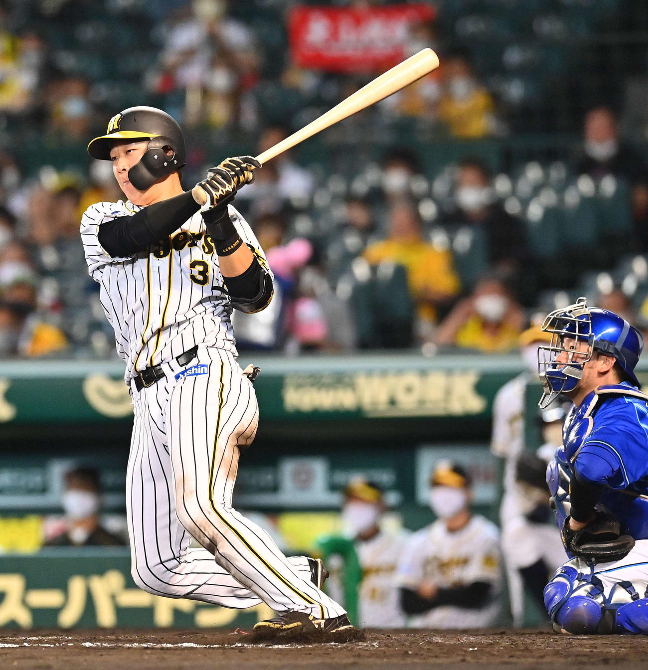 阪神対DeNA　7回裏阪神2死、左前安打を放つ大山（撮影・上田博志）